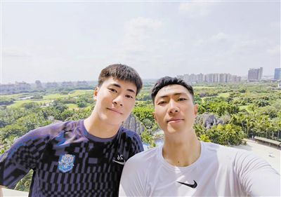 亚洲三级自拍