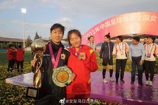 我裸着双乳你捏