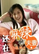 酒吧和女朋友拍照