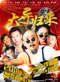 认真工作的她