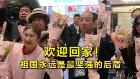 大胸美女被捏胸